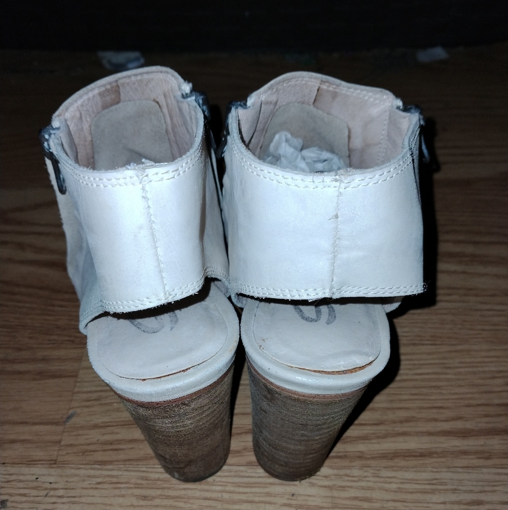 Shoes - Picture 2 of 5